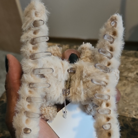 NWT Plush Cream Teddy Bear Hair Clip - Picture 3 of 4